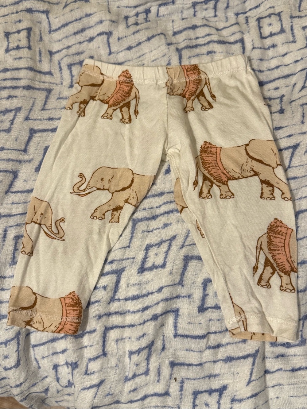 Milkbarn Cream Leggings with Pink-Tan Elephant Motif flawless preowned
